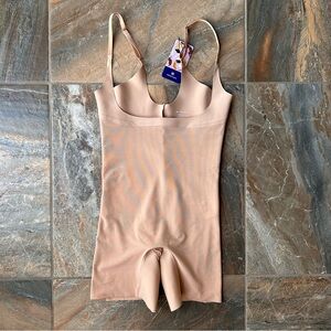 Honeylove Open-Bust Mid-Thigh Bodysuit NWT Women’s Size Medium Sand Beige Nude
